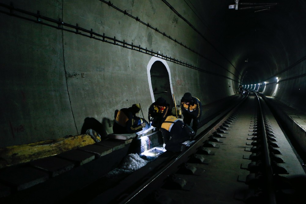 西昌铁路运营隧道病害现状